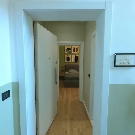 Roza's Center Appartement Tirana