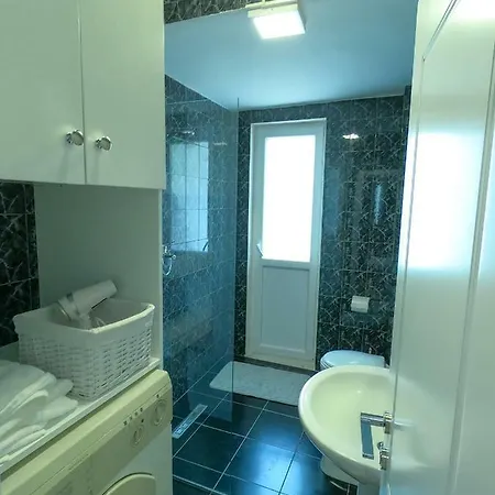 Roza's Center * Tirana